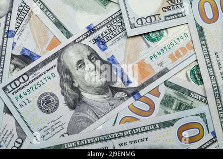 Hundert Dollar Banknoten, finanzieller Hintergrund. USD, die offizielle Währung der Vereinigten Staaten Stockfoto