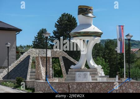 Im Jahr 2019 bauen Denkmal für serbische Soldaten, die im Bosnienkrieg in Kalinovik (Republika Srpska, Bosnien und Herzegowina) starben Stockfoto