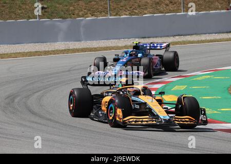 03 RICCIARDO Daniel (aus), McLaren F1 Team MCL36, Action 14 ALONSO Fernando (Spa), Alpine F1 Team A522, Action während des Formel 1 Pirelli Grand Premio de Espana 2022, 6. Lauf der FIA Formel 1 Weltmeisterschaft 2022, auf dem Circuit de Barcelona-Catalunya, vom 20. Bis 22. Mai, 2022 in Montmelo, Spanien - Foto: Xavi Bonilla/DPPI/LiveMedia Stockfoto