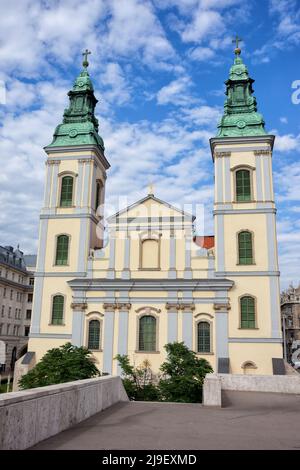 Pfarrkirche der Innenstadt in Pest oder Kirche der seligen Jungfrau Maria in Budapest, Ungarn. Stockfoto