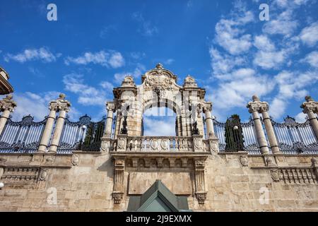 Corvinus Tor oder Habsburger Tor, Haupteingang zur Budaer Burg und zum Königspalast in Budapest, Ungarn. Stockfoto