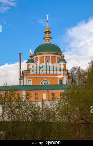 Kathedrale der Fürbitte der Heiligen Jungfrau in Khotkowo, Russland. Stockfoto