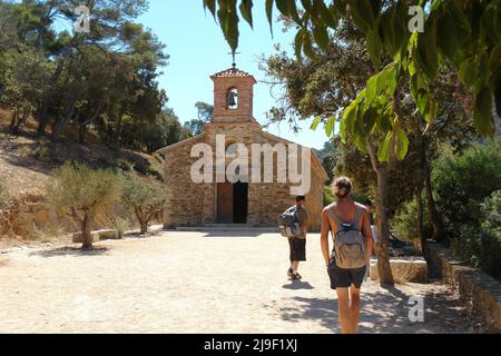 Die St. Tropez Kapelle auf der Insel Port Cros, die zu den Hyeres Inseln gehört, ist ein geschützter maritimer Nationalpark Stockfoto