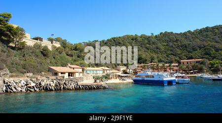 Die Insel Port Cros, die zu den Hyeres-Inseln gehört, ist ein geschützter maritimer Nationalpark Stockfoto