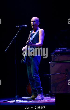 Rom, Italien. 22.. Mai 2022. Giovanni Truppi, Sänger während Giovanni Truppi auf Tournee mit â&#x80;&#x9c;Tutto lâ&#x80;&#X99;Universoâ&#x80;&#x9d;, Italienischer Sänger Musikkonzert in Rom, Italien, Mai 22 2022 Quelle: Independent Photo Agency/Alamy Live News Stockfoto