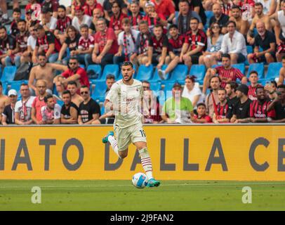 Theo Hernandez (AC Mailand) während der italienischen Meisterschaft Serie A Fußballspiel zwischen US Sassuolo und AC Mailand am 22. Mai 2022 im Mapei Stadium-Citta del Tricolore in Reggio Emilia, Italien - Foto: Nderim Kaceli/DPPI/LiveMedia Stockfoto