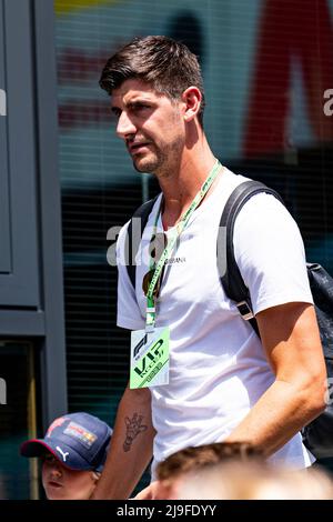 Barcelona, Spanien. 22.. Mai 2022. Thibaut Courtois Torwart des Real Madrid CF ist vor dem Grand Prix von Spanien F1 auf dem Circuit de Barcelona-Catalunya am 22. Mai 2022 in Barcelona, Spanien, abgebildet. Foto: Siu Wu. Kredit: dpa/Alamy Live Nachrichten Stockfoto