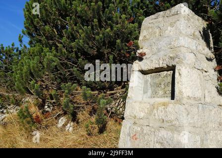 Asiago-Hochebene, Venetien, Italien. WWI Mecenseffy Meilenstein. Stockfoto