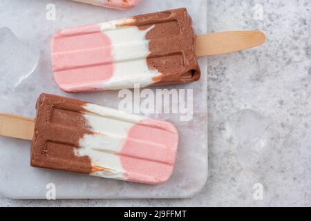 Neapolitanisches Joghurt-Eis-Eis-Eis-Eis Stockfoto