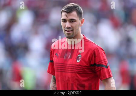 Reggio Emilia, Italien. 22.. Mai 2022. Alessio Romagnoli vom AC Mailand schaut während des Serie A Spiels zwischen uns Sassuolo und AC Mailand im Mapei Stadium am 22. Mai 2022 in Reggio Emilia, Italien. Quelle: Marco Canoniero/Alamy Live News Stockfoto