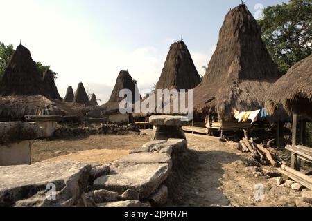 Traditionelle Siedlung Praijing in Tebara, Waikabubak, West Sumba, Ost Nusa Tenggara, Indonesien. Stockfoto