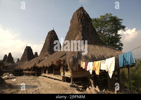 Traditionelle Siedlung Praijing in Tebara, Waikabubak, West Sumba, Ost Nusa Tenggara, Indonesien. Stockfoto