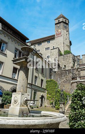 Schloss mit Zeitturm in Rapperswil, Kanton St. Gallen, Schweiz Stockfoto