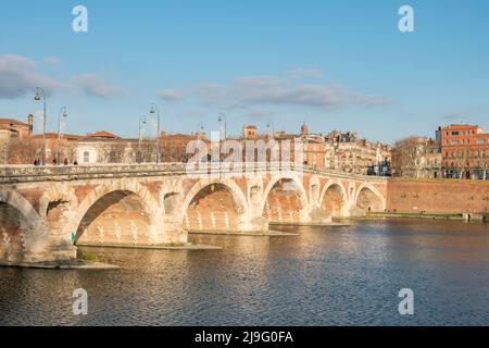 Die Pont Neuf in Toulouse an einem sonnigen Sommertag Stockfoto