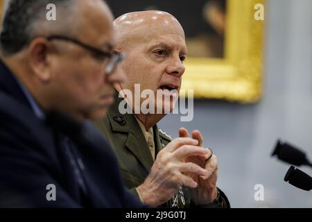 Washington, DC. 18.. Mai 2022. General David Berger, Kommandant des Marine Corps, bezeugte am 18. Mai 2022 in Washington, DC, während einer Anhörung des Unterausschusses für die Mittelzuweisung des Repräsentantenhauses über den vorgeschlagenen Budgetantrag für das US-Marine- und Marine-Korps für das Haushaltsjahr 2023. Quelle: Samuel Corum/CNP/dpa/Alamy Live News Stockfoto