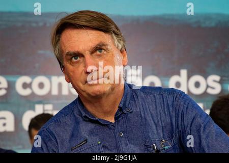 Propria, Brasilien. 17. Mai 2022. Der brasilianische Präsident Jair Bolsonaro bei einer Kundgebung nach der Eröffnung eines neuen Abschnitts der Autobahn BR-101 am 17. Mai 2022 in Propria, Brasilien. Quelle: Anderson Riedel/President Brazil/Alamy Live News Stockfoto