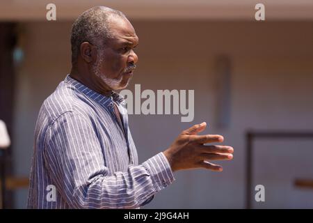 Sir Willard Wentworth White, OM, CBE, ein in Jamaika geborener britischer Opernbariton, der in der Cadogan Hall, Sloane Terrace, London, Großbritannien, probt. 13 August 2 Stockfoto