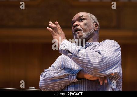 Sir Willard Wentworth White, OM, CBE, ein in Jamaika geborener britischer Opernbariton, der in der Cadogan Hall, Sloane Terrace, London, Großbritannien, probt. 13 August 2 Stockfoto