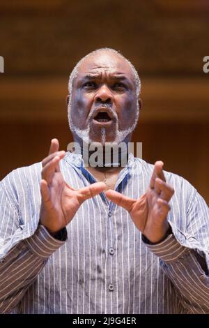 Sir Willard Wentworth White, OM, CBE, ein in Jamaika geborener britischer Opernbariton, der in der Cadogan Hall, Sloane Terrace, London, Großbritannien, probt. 13 August 2 Stockfoto