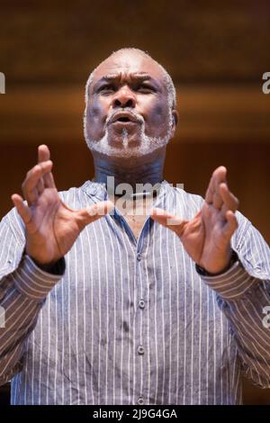 Sir Willard Wentworth White, OM, CBE, ein in Jamaika geborener britischer Opernbariton, der in der Cadogan Hall, Sloane Terrace, London, Großbritannien, probt. 13 August 2 Stockfoto