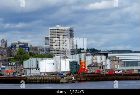 Blick auf den Hafen von Aberdeen, der sich am Regent Quay 16 befindet, dem führenden Hafen der Energieindustrie in Schottland, Großbritannien Stockfoto
