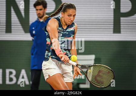 Paris, Frankreich. 23.. Mai 2022. DIANE PARRY von Frankreich während des zweiten Tages von Roland-Garros 2022, French Open 2022, Grand-Slam-Tennisturnier am 23. Mai 2022 im Roland-Garros-Stadion in Paris, Frankreich - Foto Matthieu Mirville/DPPI Credit: DPPI Media/Alamy Live News Stockfoto