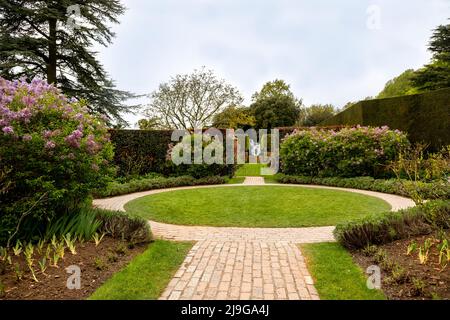 The Theatre Lawn or Great Lawn in Hidcote Manor Garden, Cotswolds, Chipping Camden, Gloucestershire, England, Vereinigtes Königreich. Stockfoto