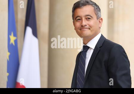 Paris, Frankreich. 23.. Mai 2022. Der französische Innenminister Gerald Darmanin kommt am 23. Mai 2022 zur ersten wöchentlichen Kabinettssitzung des neuen Kabinetts im Elysée-Palast in Paris, Frankreich. Der französische Präsident Emmanuel Macron hat am Freitag Minister für die neue Regierung des Landes ernannt. Insgesamt hat die neue Regierung 27 Mitglieder mit 17 Ministerien, sechs Delegierten der Ministerien und vier Staatssekretäre. Kredit: Gao Jing/Xinhua/Alamy Live Nachrichten Stockfoto