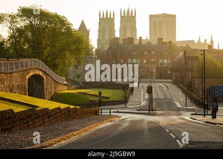 Sonnenaufgang im Zentrum von York, North Yorkshire, England. Stockfoto