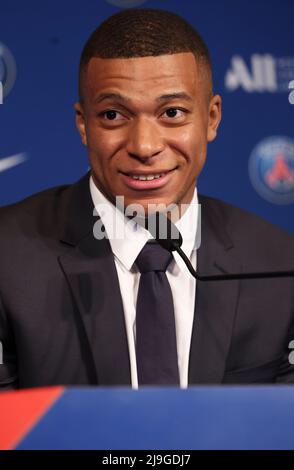 Paris, Frankreich, 23/05/2022, Kylian Mbappe von PSG während einer Pressekonferenz nach der Vertragsverlängerung in Paris Saint-Germain bis 2025, am 23. Mai 2022 im Stadion Parc des Princes in Paris, Frankreich - Foto Jean Catuffe / DPPI Credit: DPPI Media/Alamy Live News Stockfoto