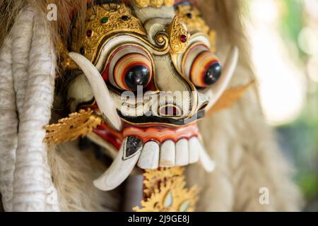 Indonesien. 10.. Mai 2022. Der Inselstaat Indonesien öffnet sich nach langen Covid-19-Sperren für den Tourismus. Balinesische Maske. 5/2022 Bali, Indonesien. (Foto von Ted Soqui/SIPA) Quelle: SIPA USA/Alamy Live News Stockfoto