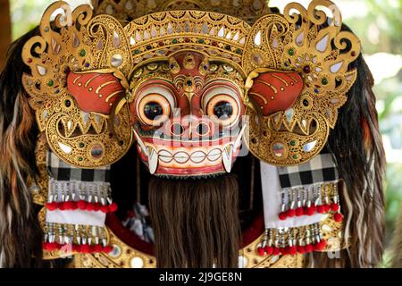 Indonesien. 10.. Mai 2022. Der Inselstaat Indonesien öffnet sich nach langen Covid-19-Sperren für den Tourismus. Balinesische Barong Maske. 5/2022 Bali, Indonesien. (Foto von Ted Soqui/SIPA) Quelle: SIPA USA/Alamy Live News Stockfoto