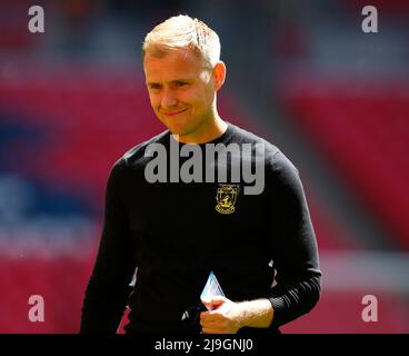 LONDON, ENGLAND - MAI 22: Mitchell Hand Joint Manager von Littlehampton Town während des Buildbase FA Vase Final 2021/2020 zwischen Littlehampton T Stockfoto