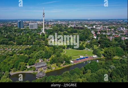 Dortmund, Nordrhein-Westfalen, Deutschland - Westfalenpark Dortmund mit Fernsehturm Florian. Stockfoto