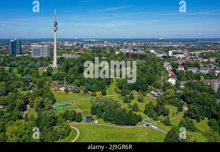 Dortmund, Nordrhein-Westfalen, Deutschland - Westfalenpark Dortmund mit Fernsehturm Florian. Stockfoto