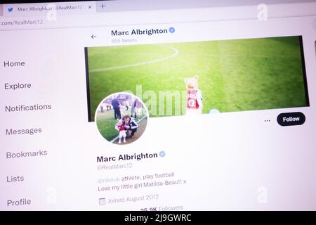 KONSKIE, POLEN - 21. Mai 2022: Marc Albrighton offizieller Twitter-Account auf dem Laptop-Bildschirm angezeigt Stockfoto