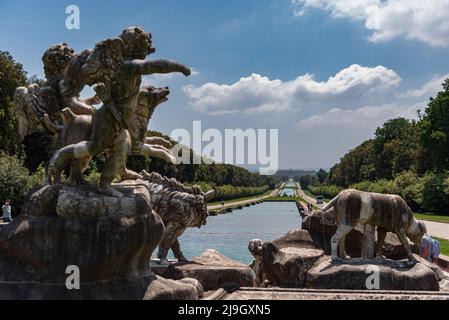 Der Königspalast von Caserta ist eine königliche Residenz, die historisch zu den Bourbonen der beiden Sizilien gehört und sich in Caserta befindet. Stockfoto