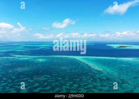 Drohne mit Blick auf das Sulu-Meer Semporna Sabah Borneo Stockfoto