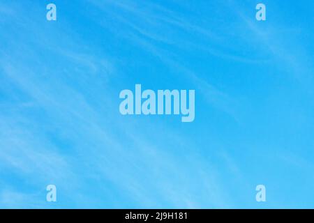 Blauer Himmel mit Kopierbereich Stockfoto