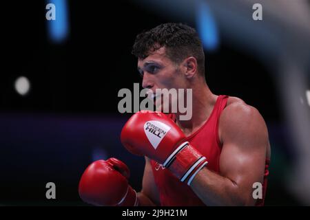 Yerevan, Armenien, am 23. 2022. Mai tritt George Crotty aus Großbritannien (Rot) gegen Ivan Sapun aus der Ukraine (Blau) bei der EUBC Elite European Men’s Boxing Championships 2022, Hrach Khachatryan/ Alamy Live News an Stockfoto