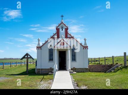 Die italienischen Kapelle, Orkney. Die Kapelle wurde von italienischen Kriegsgefangenen im Zweiten Weltkrieg bei Lamm Holm, Orkney, Schottland, Großbritannien gebaut Stockfoto