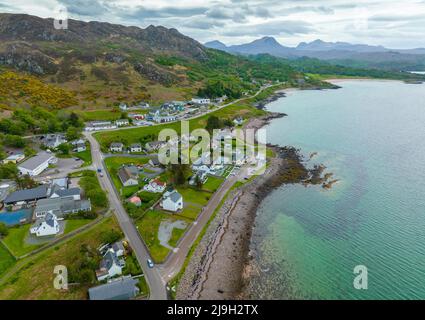 Luftaufnahme des Dorfes Gairloch an der North Coast 500 Route in Wester Ross , Scottish Highlands, Schottland Stockfoto