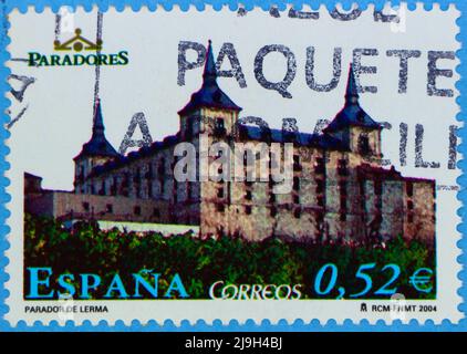 Foto einer spanischen Briefmarke mit dem Parador in Lerma aus einer Parador Tourism Serie 2004 Stockfoto