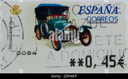 Foto eines spanischen Automaten gedruckte ATM-Briefmarke mit einer Illustration eines klassischen Peugeot Bebe Autos 2001 Stockfoto