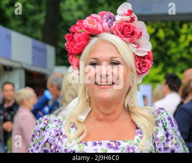 Chelsea, London, Großbritannien. 23.. Mai 2022. TV- und Radio-Moderatorin Vanessa Feltz. Der Chelsea Flower Show Press Day sieht eine Vorschau der Show vor, die in das Royal Hospital Chelsea zurückkehrt und dieses Jahr vom 24. Bis 28. Mai stattfindet. Kredit: Imageplotter/Alamy Live Nachrichten Stockfoto