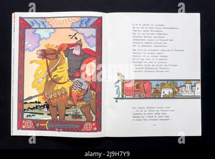 Die russische Volksgeschichte 'Dobrynya Nikitich und Aljosha Popowitsch' (russisch: Добрыня Никитич и Алёша Попович), veröffentlicht 1979 in Russland. Stockfoto
