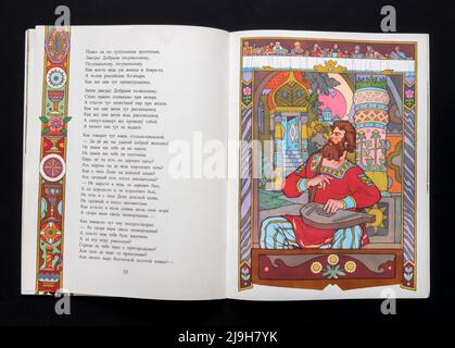Die russische Volksgeschichte 'Dobrynya Nikitich und Aljosha Popowitsch' (russisch: Добрыня Никитич и Алёша Попович), veröffentlicht 1979 in Russland. Stockfoto