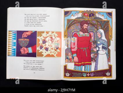 Die russische Volksgeschichte 'Dobrynya Nikitich und Aljosha Popowitsch' (russisch: Добрыня Никитич и Алёша Попович), veröffentlicht 1979 in Russland. Stockfoto