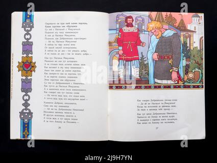 Die russische Volksgeschichte 'Dobrynya Nikitich und Aljosha Popowitsch' (russisch: Добрыня Никитич и Алёша Попович), veröffentlicht 1979 in Russland. Stockfoto