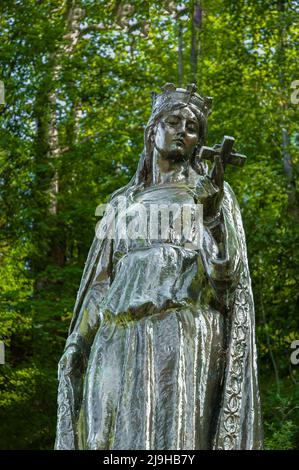 Lourdes, Frankreich - 18. Mai 2022: Eine Statue der Heiligen Margarete, Königin und Patronin Schottlands Stockfoto